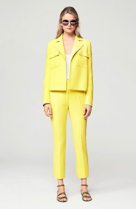 boglárkasárga nadrágkosztüm